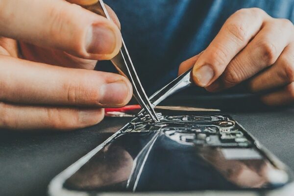 Elevate Your Electronics Repair Experience With A Reliable Cell Phone Shop